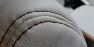 Rapido Sellerie "Eco cuir" bicolore zoom surpiqure